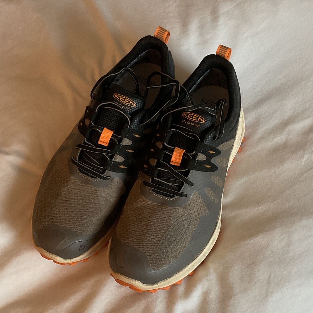 Keen Men's Gray and Orange Athletic Shoes